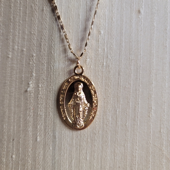 Layered Nacelace - Picture 2 of 6